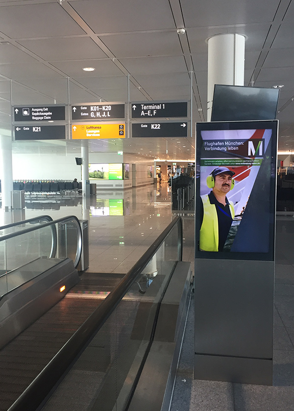 Flughafen-München-Monitorstelen